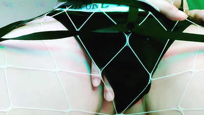 Rossa spiega come fare una sega al suo cazzo e mostra la sua figa - Parole sporche